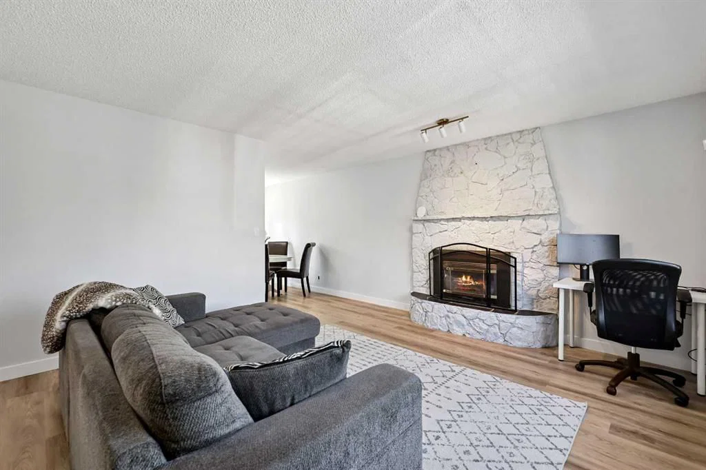 309 Olympia Drive SE, Calgary — photo 3 of 35