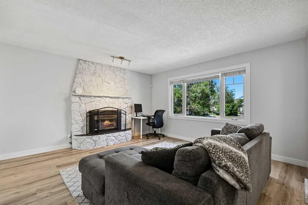 309 Olympia Drive SE, Calgary — photo 4 of 35