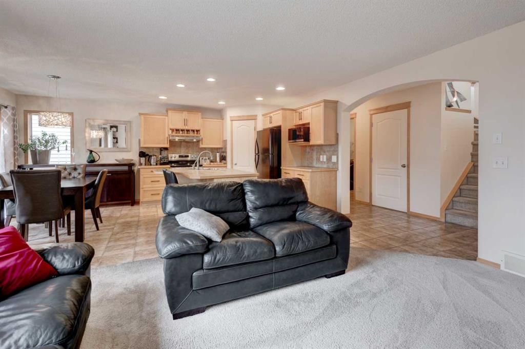41 Chapman Close SE, Calgary — photo 3 of 35