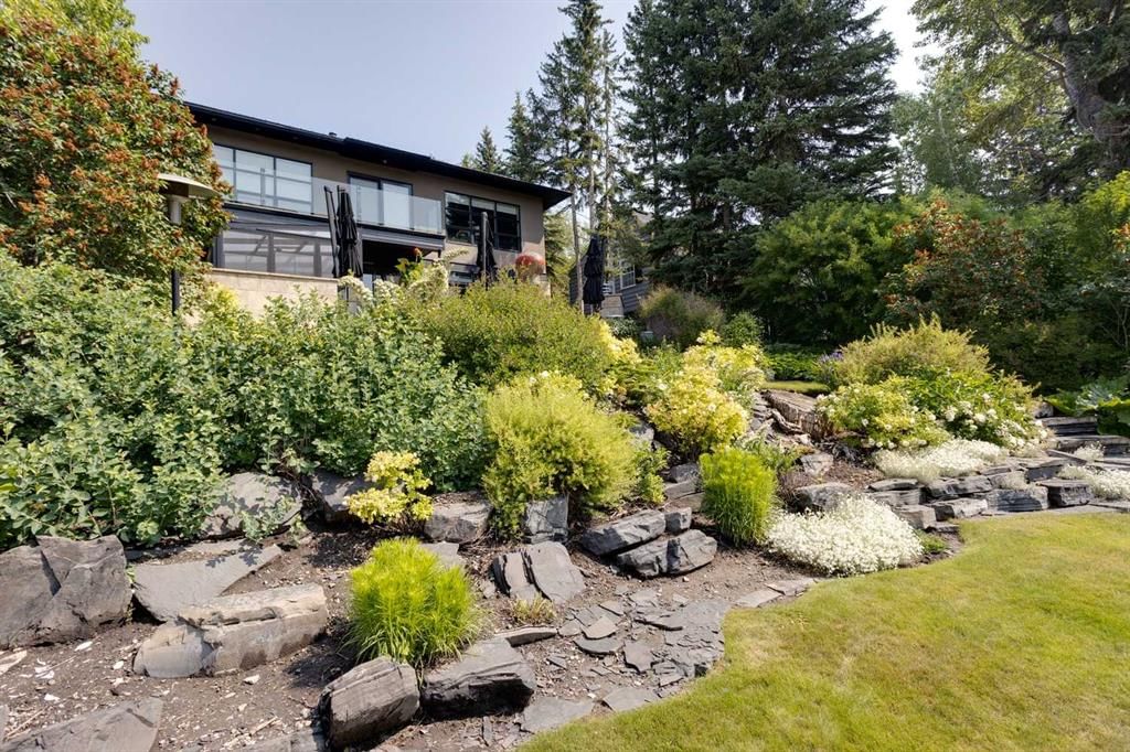 639 Sifton Boulevard SW, Calgary — photo 3 of 5