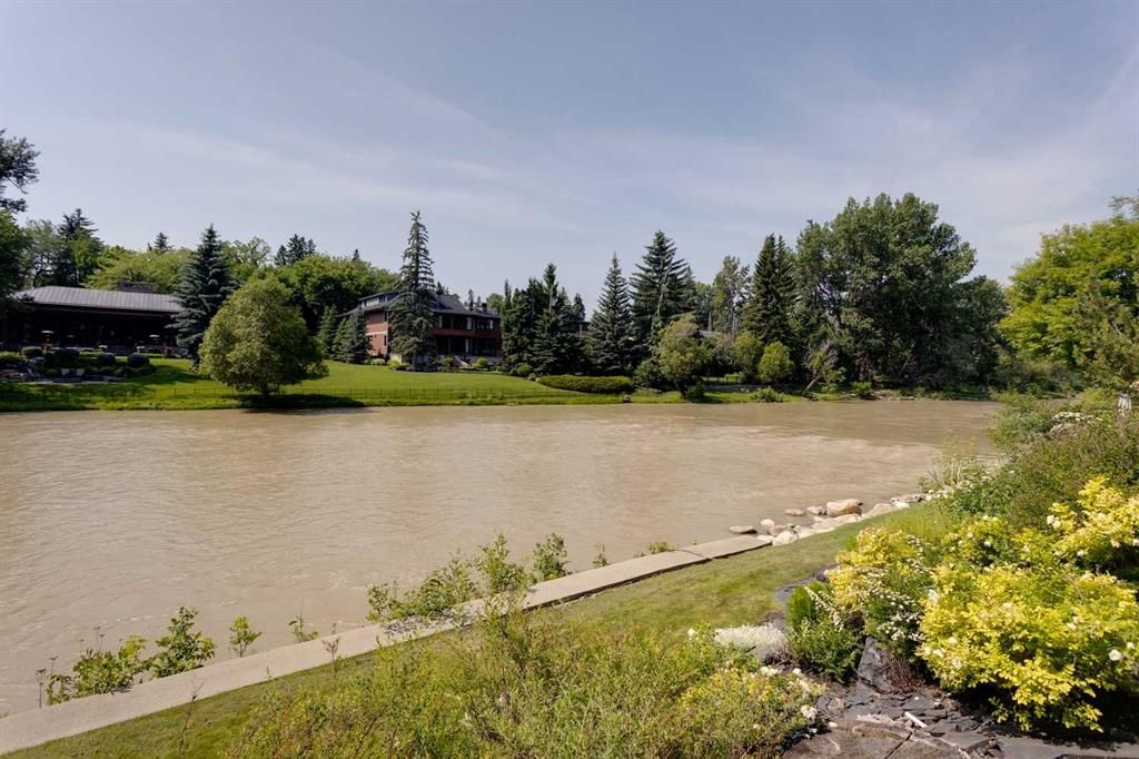 639 Sifton Boulevard SW, Calgary — photo 4 of 5