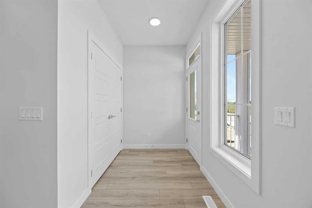 2112 152 Avenue NW, Calgary — photo 3 of 50