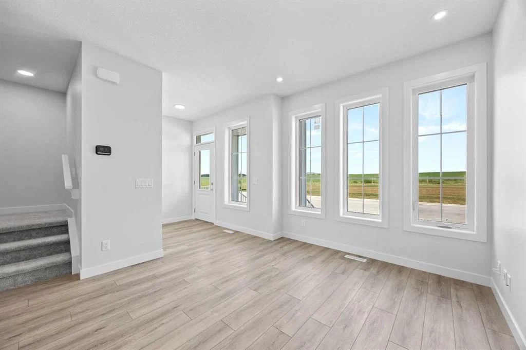 2112 152 Avenue NW, Calgary — photo 4 of 50