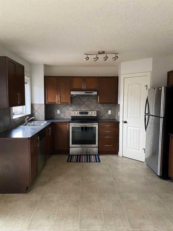 210 Saddlebrook Way NE, Calgary — photo 3 of 17