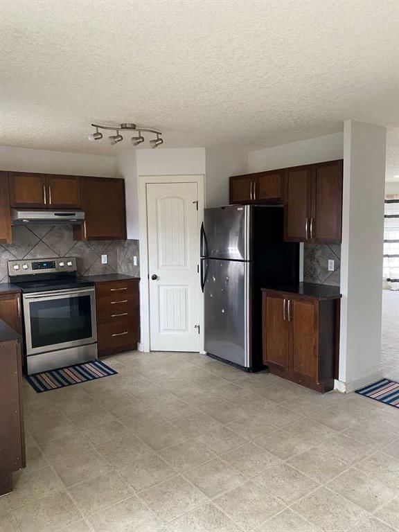210 Saddlebrook Way NE, Calgary — photo 4 of 17