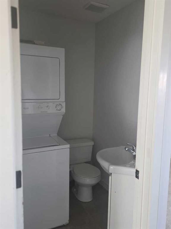 210 Saddlebrook Way NE, Calgary — photo 5 of 17