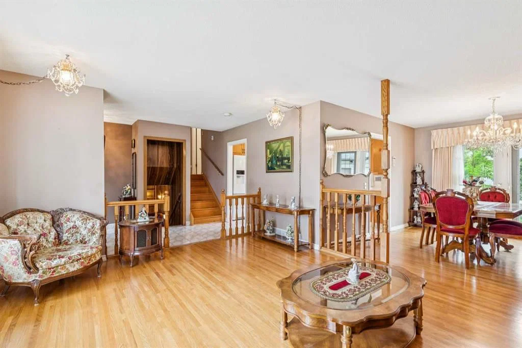 5036 Vallance Crescent NW, Calgary — photo 4 of 41
