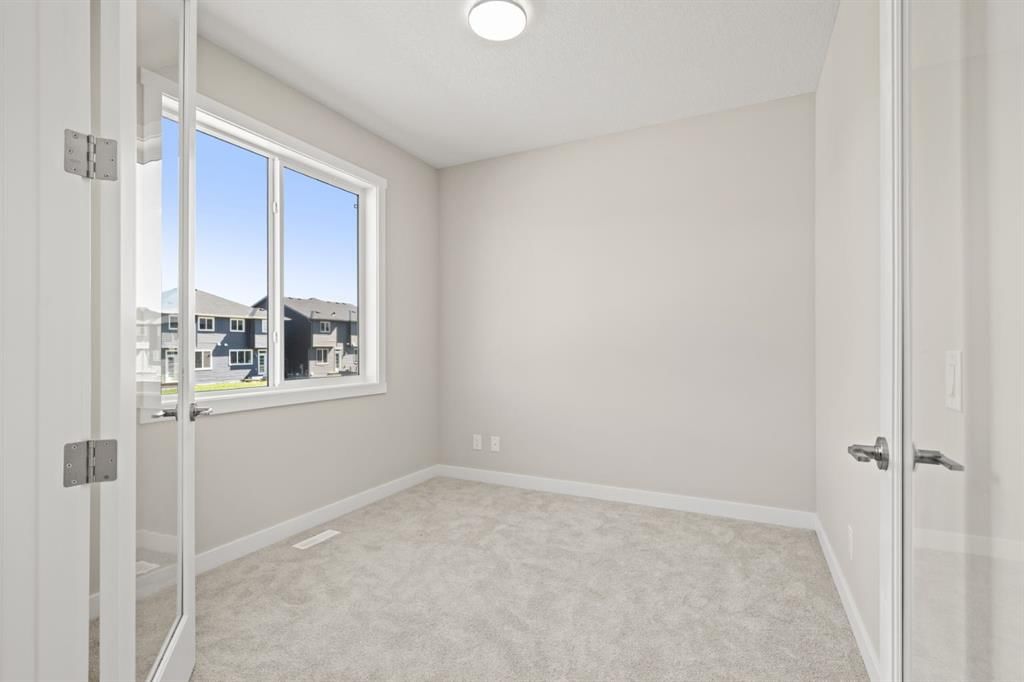 118 Sora Gardens SE, Calgary — photo 5 of 11
