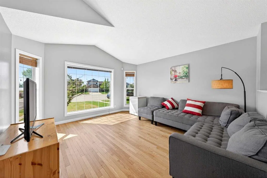 391 Country Hills Place NW, Calgary — photo 3 of 44