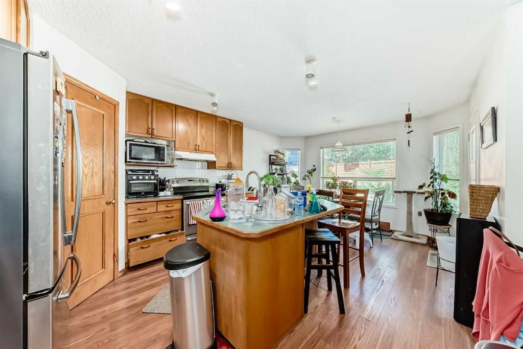 182 Somerglen Road SW, Calgary — photo 4 of 30