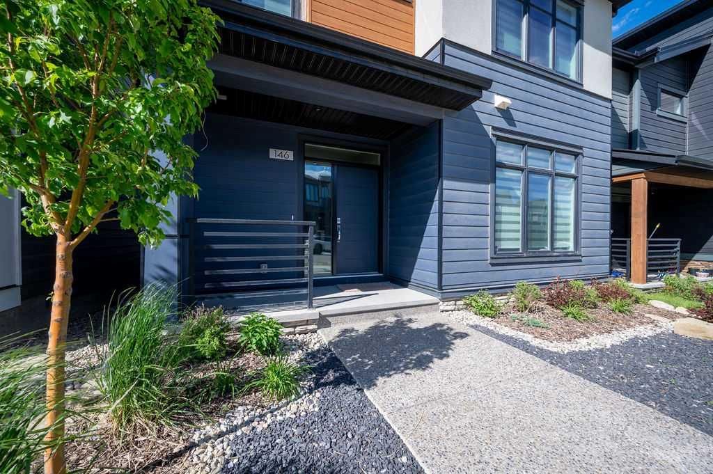 146 Alpine Drive SW, Calgary — photo 4 of 47