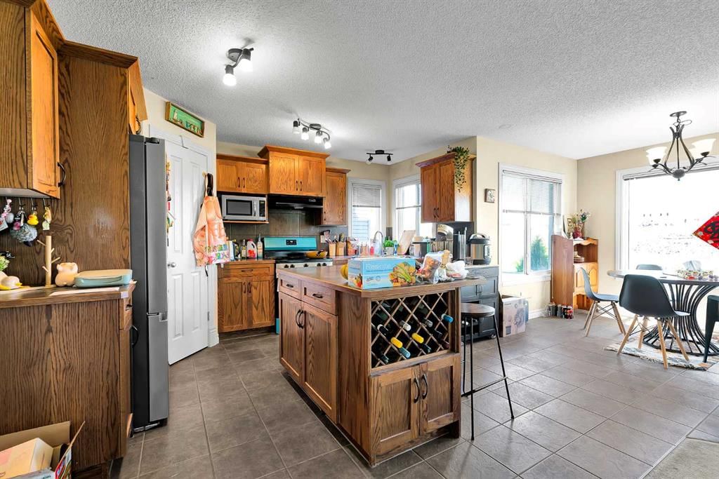 77 silverado creek Crescent SW, Calgary — photo 2 of 45