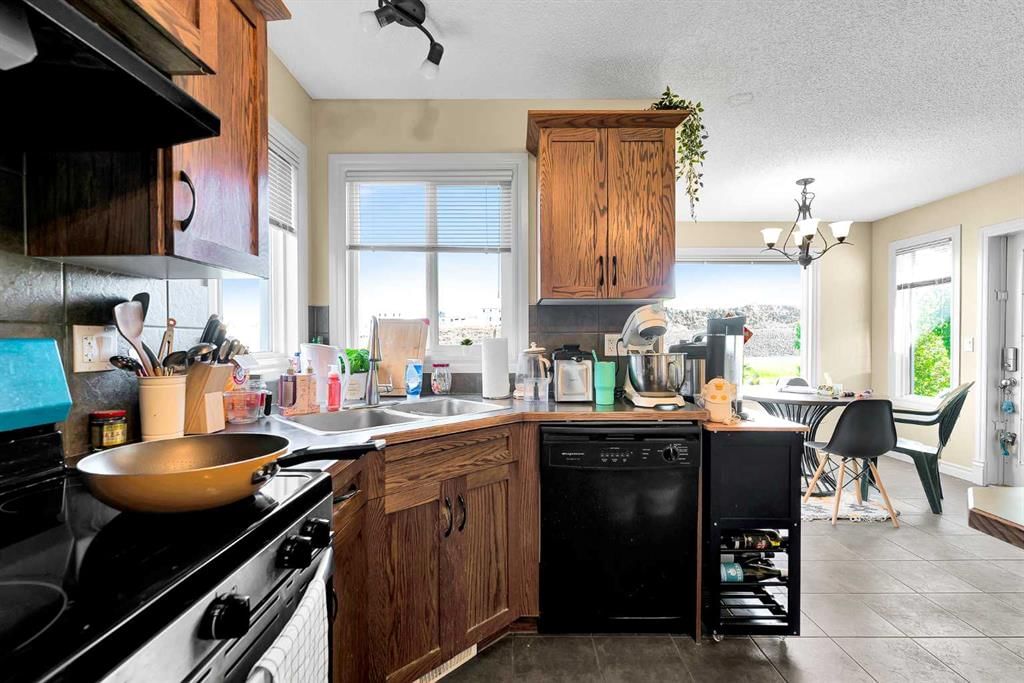 77 silverado creek Crescent SW, Calgary — photo 3 of 45