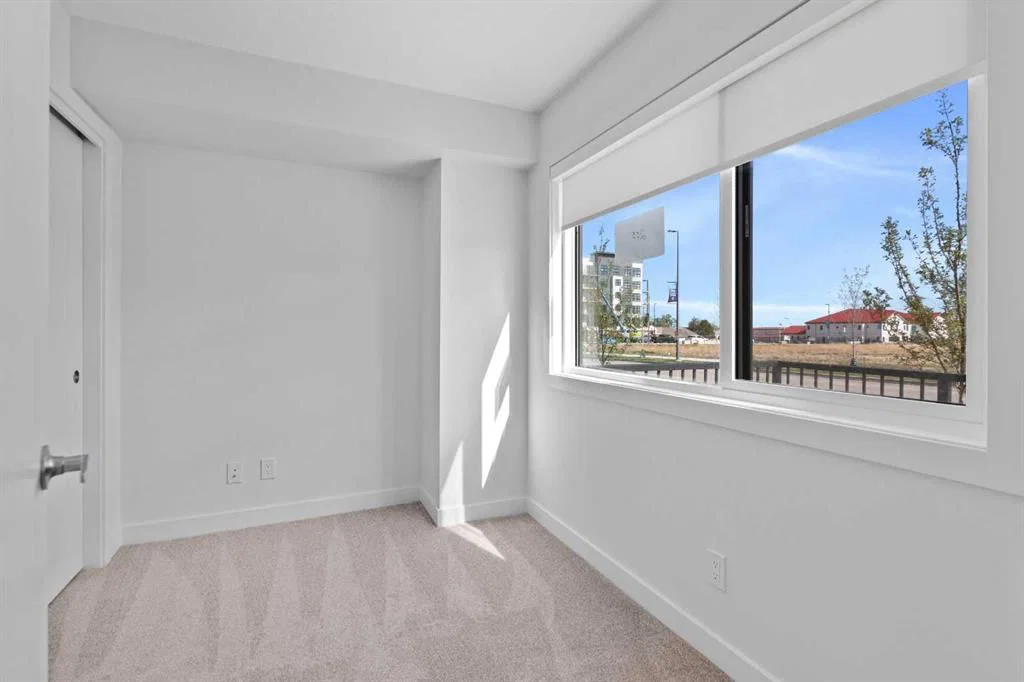 132 Quesnay Wood Link SW, Calgary — photo 4 of 32