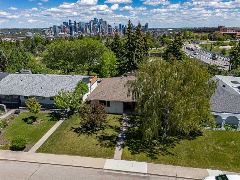 1738 Suffolk Street SW, Calgary — photo 2 of 39