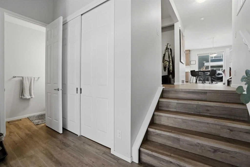 33 Carringwood Street NW, Calgary — photo 3 of 38