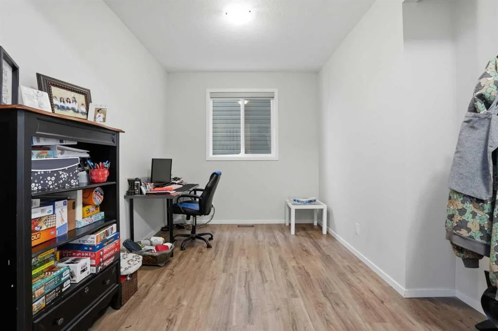 33 Carringwood Street NW, Calgary — photo 4 of 38