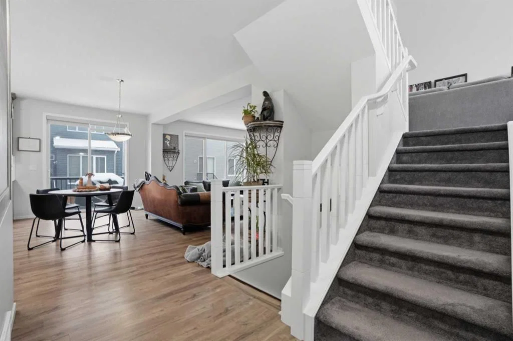 33 Carringwood Street NW, Calgary — photo 5 of 38