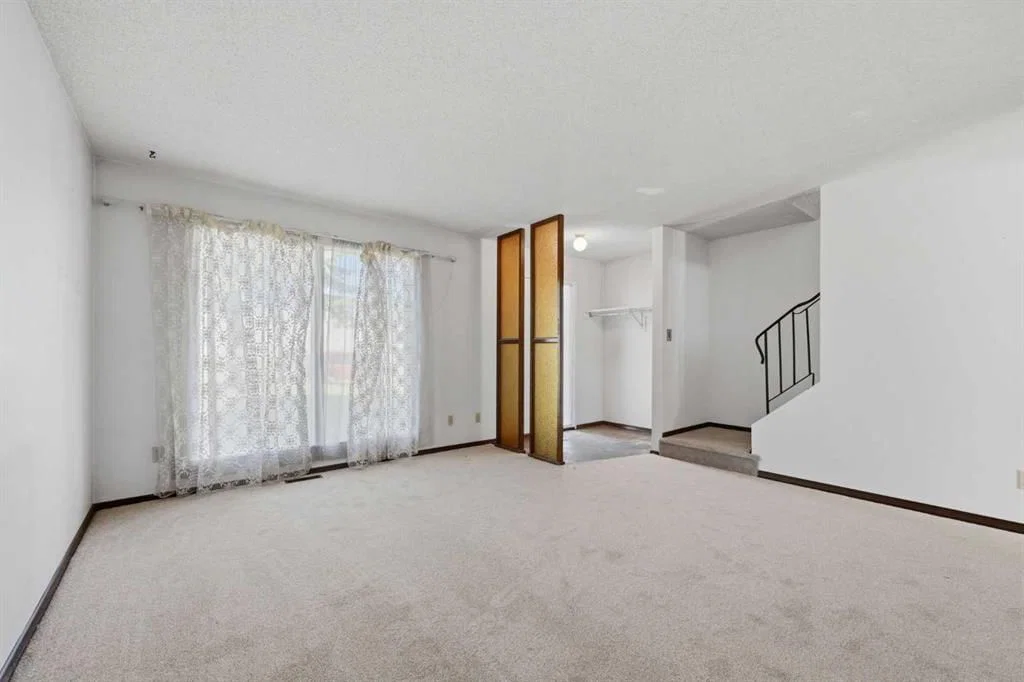 222 Marlborough Way NE, Calgary — photo 3 of 17