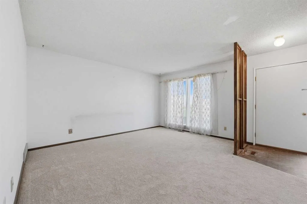222 Marlborough Way NE, Calgary — photo 5 of 17
