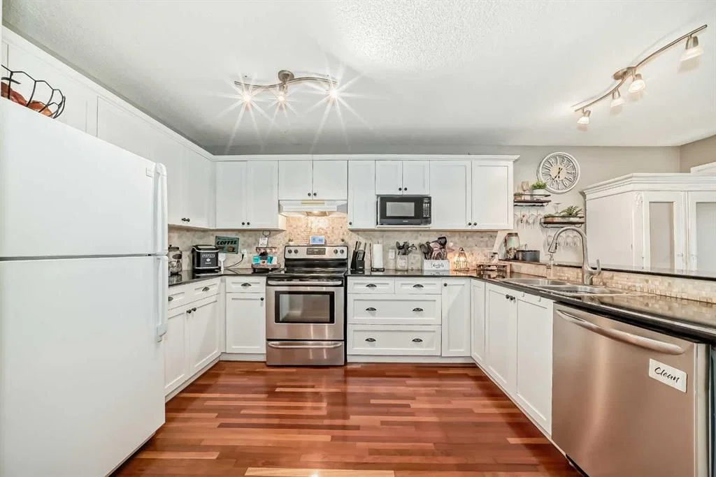132 Hidden Hills Road NW, Calgary — photo 5 of 31