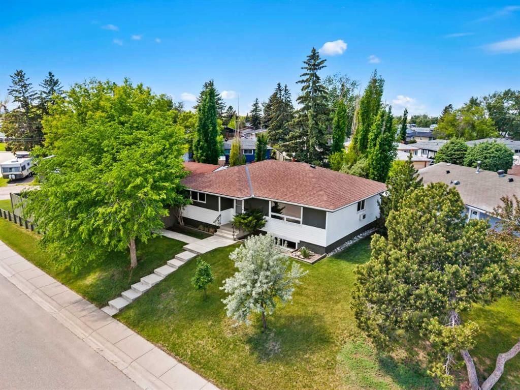 3243 Dover Crescent SE, Calgary — photo 3 of 50