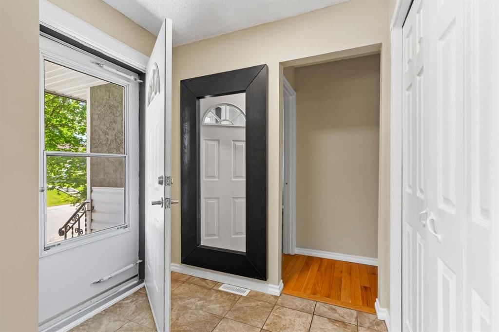 3243 Dover Crescent SE, Calgary — photo 4 of 50
