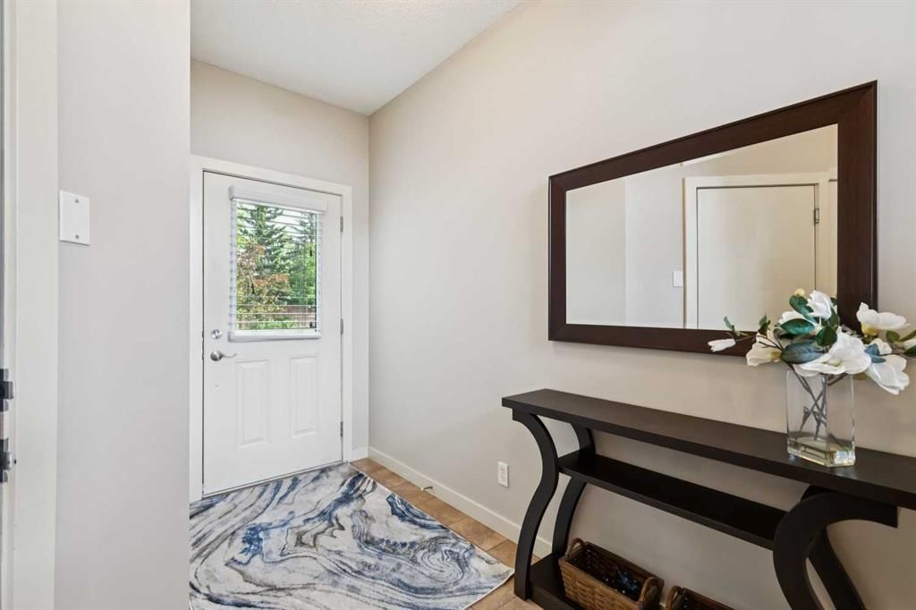 9041 Wentworth Avenue SW, Calgary — photo 4 of 48