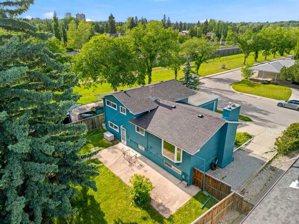 67 Hooke Road SW, Calgary — photo 3 of 41