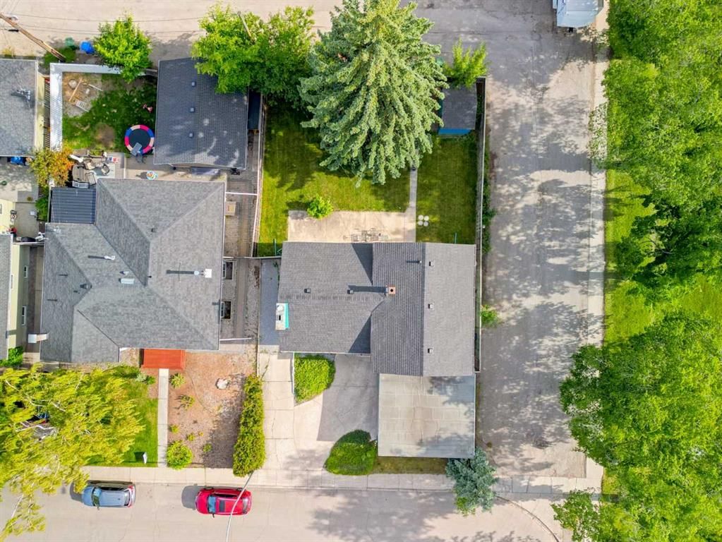 67 Hooke Road SW, Calgary — photo 4 of 41