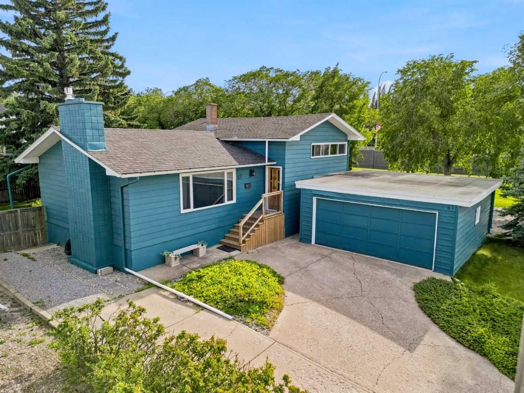 67 Hooke Road SW, Calgary — photo 5 of 41