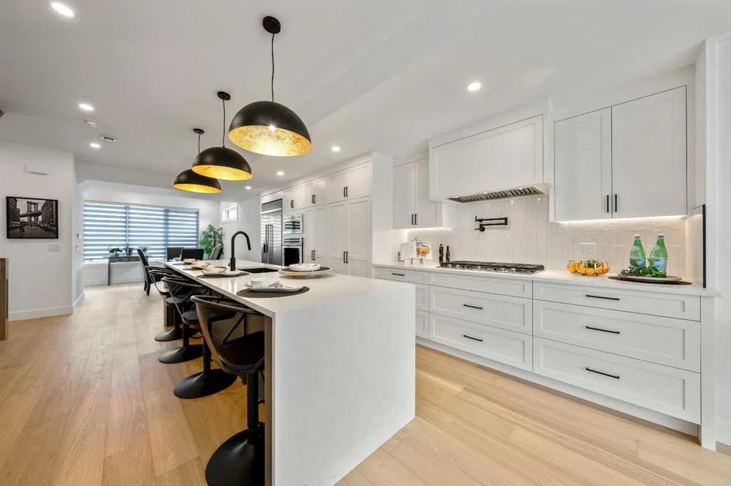 2518 16B Street SW, Calgary — main listing photo
