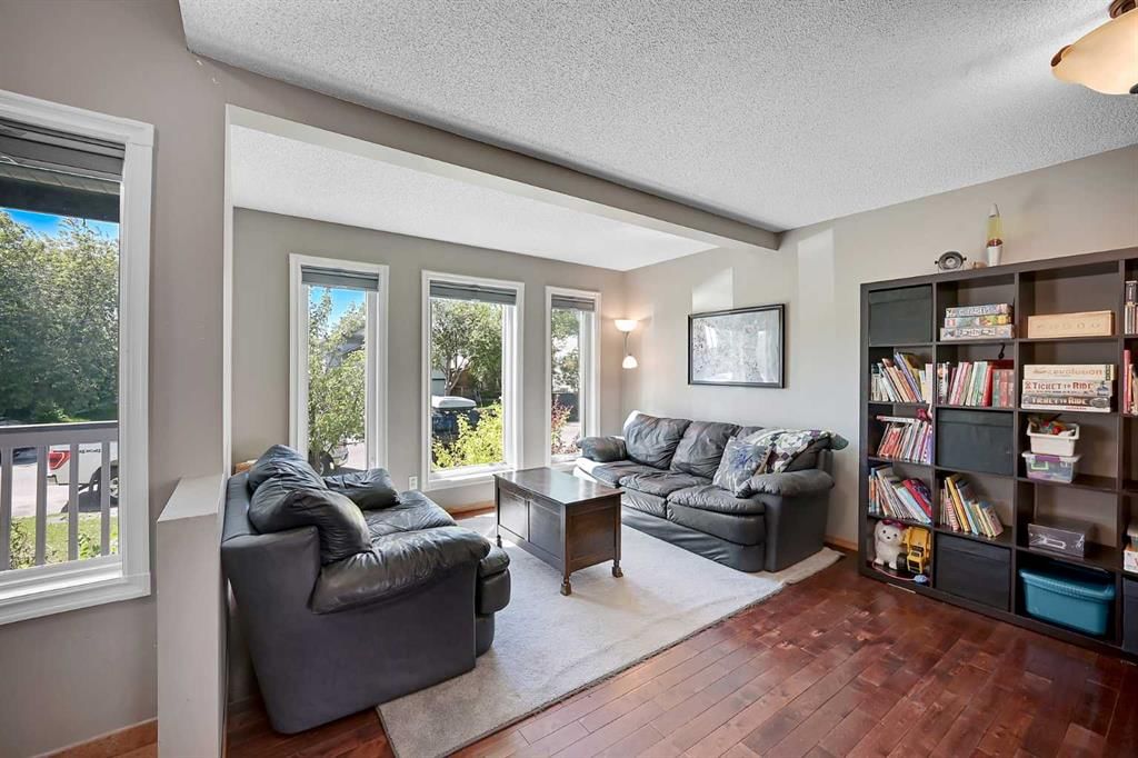 19 Coventry Link NE, Calgary — photo 4 of 41