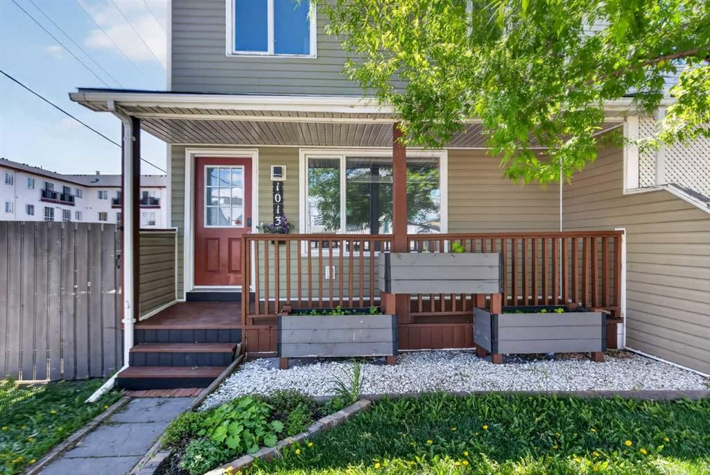 1013 Smith Avenue, Crossfield — photo 3 of 33