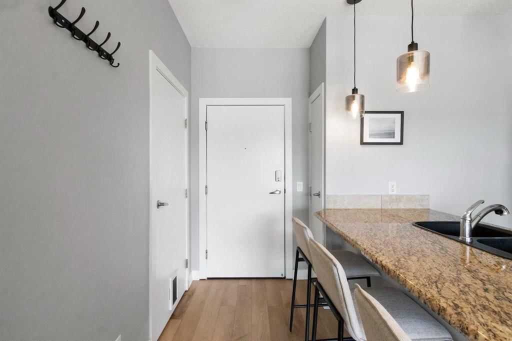303, 2307 14 Street SW, Calgary — photo 3 of 41