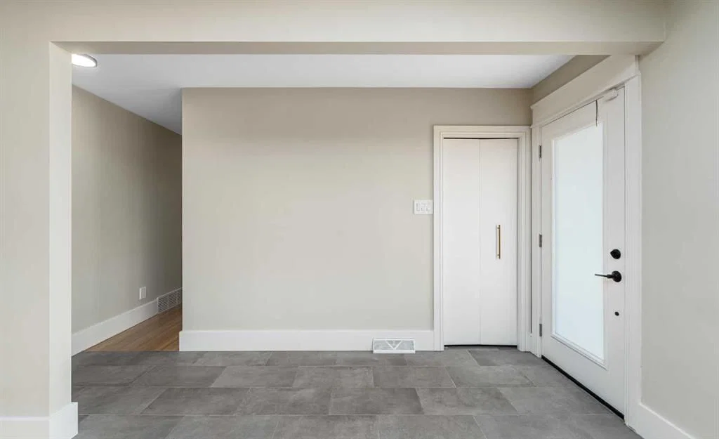 81 White Oak Crescent SW, Calgary — photo 5 of 42