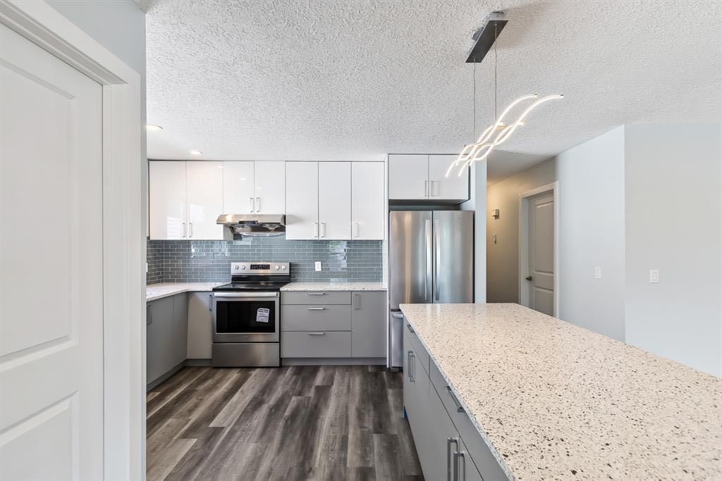 4528 40 Street NE, Calgary — photo 5 of 16