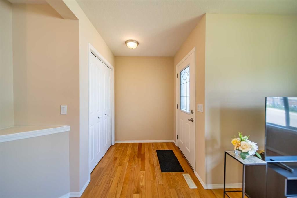 131 Everglen Rise SW, Calgary — photo 4 of 39