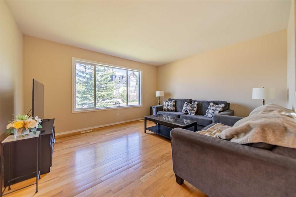 131 Everglen Rise SW, Calgary — photo 5 of 39