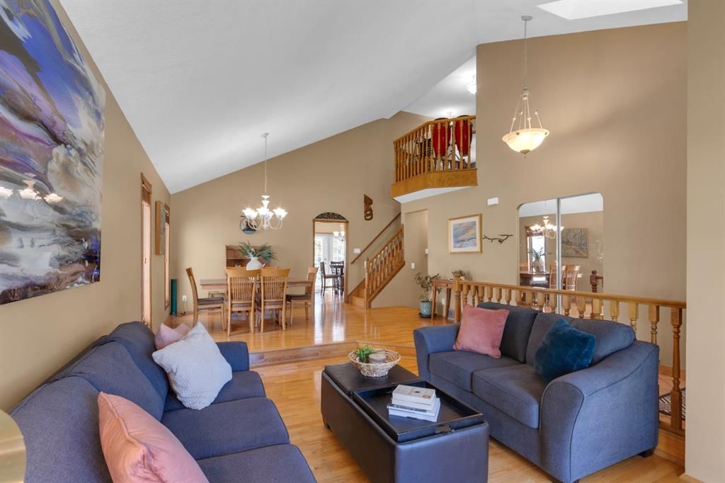 147 Hawkcliff Way NW, Calgary — photo 3 of 43