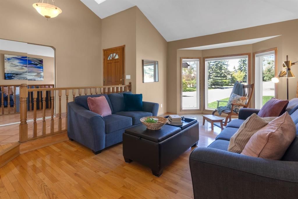 147 Hawkcliff Way NW, Calgary — photo 5 of 43