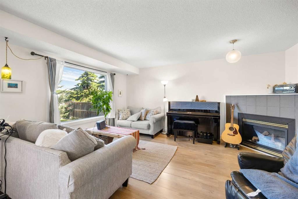 141 Citadel Bluff Close NW, Calgary — photo 3 of 39