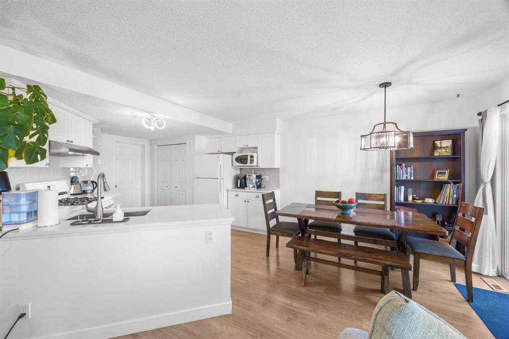 141 Citadel Bluff Close NW, Calgary — photo 4 of 39