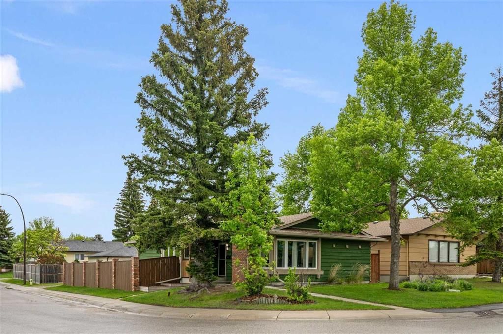 96 Sunhurst Road SE, Calgary — photo 3 of 46