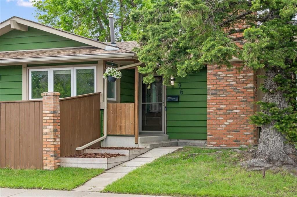 96 Sunhurst Road SE, Calgary — photo 5 of 46
