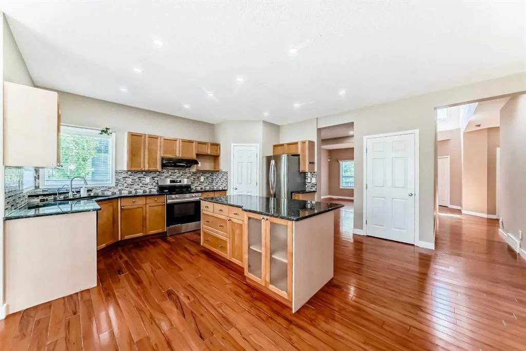 10 Hidden Creek Heights NW, Calgary — photo 3 of 50