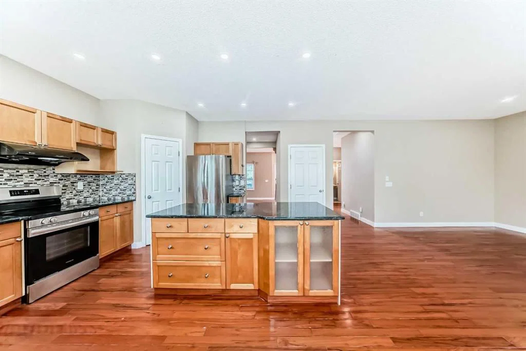 10 Hidden Creek Heights NW, Calgary — photo 4 of 50