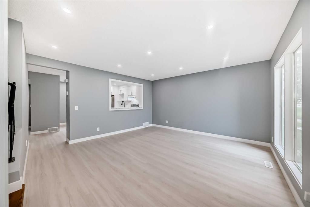 232 Marlborough Way NE, Calgary — photo 4 of 31