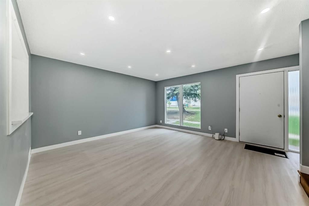 232 Marlborough Way NE, Calgary — photo 5 of 31