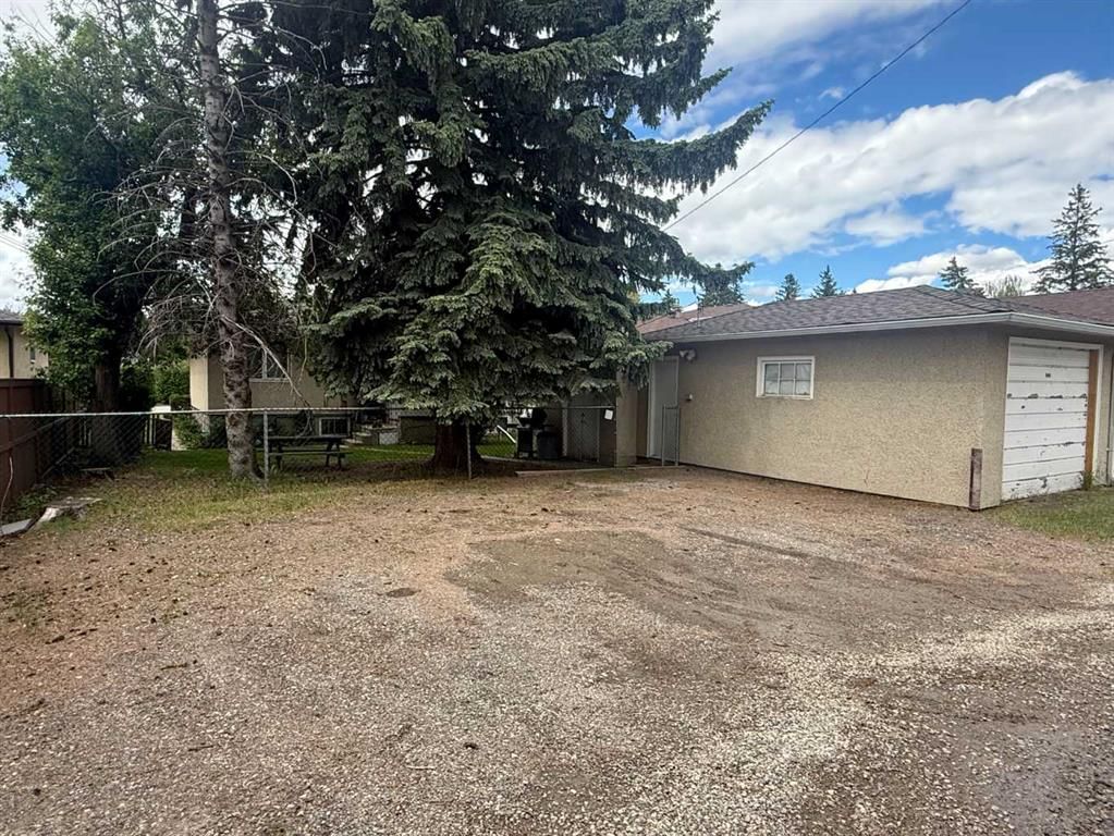 2848 24 Street NW, Calgary — photo 4 of 13